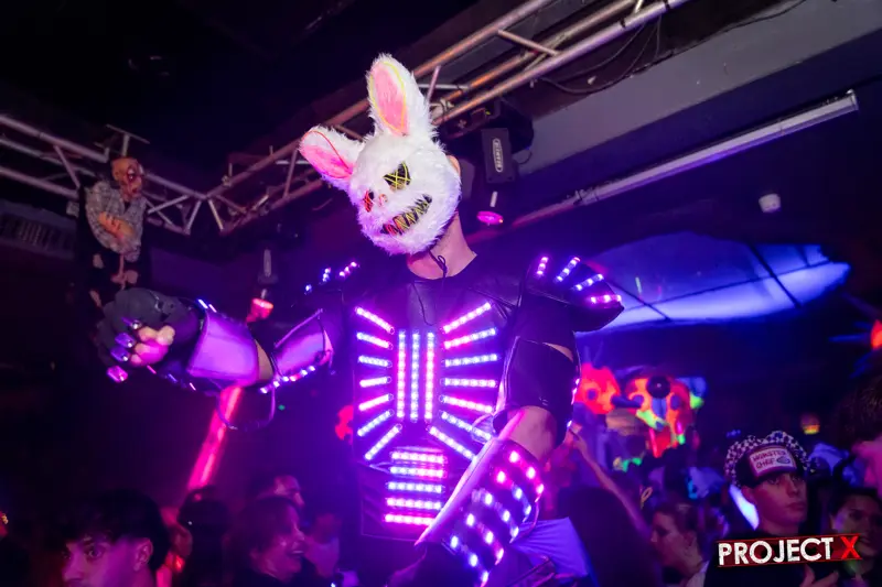 Robot LED en el Halloween 2025 de ORIGN